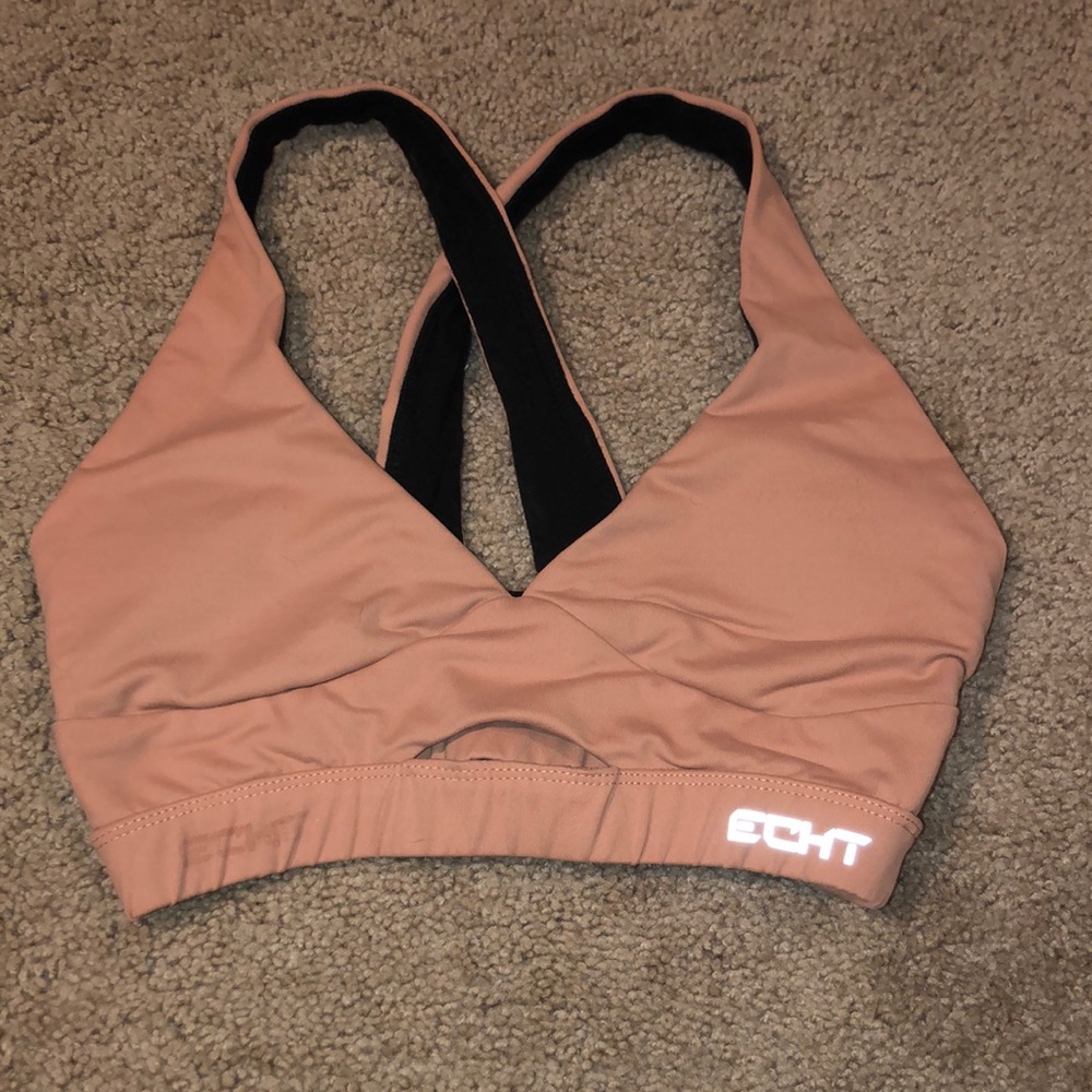 Peachy pink Echt sports bra